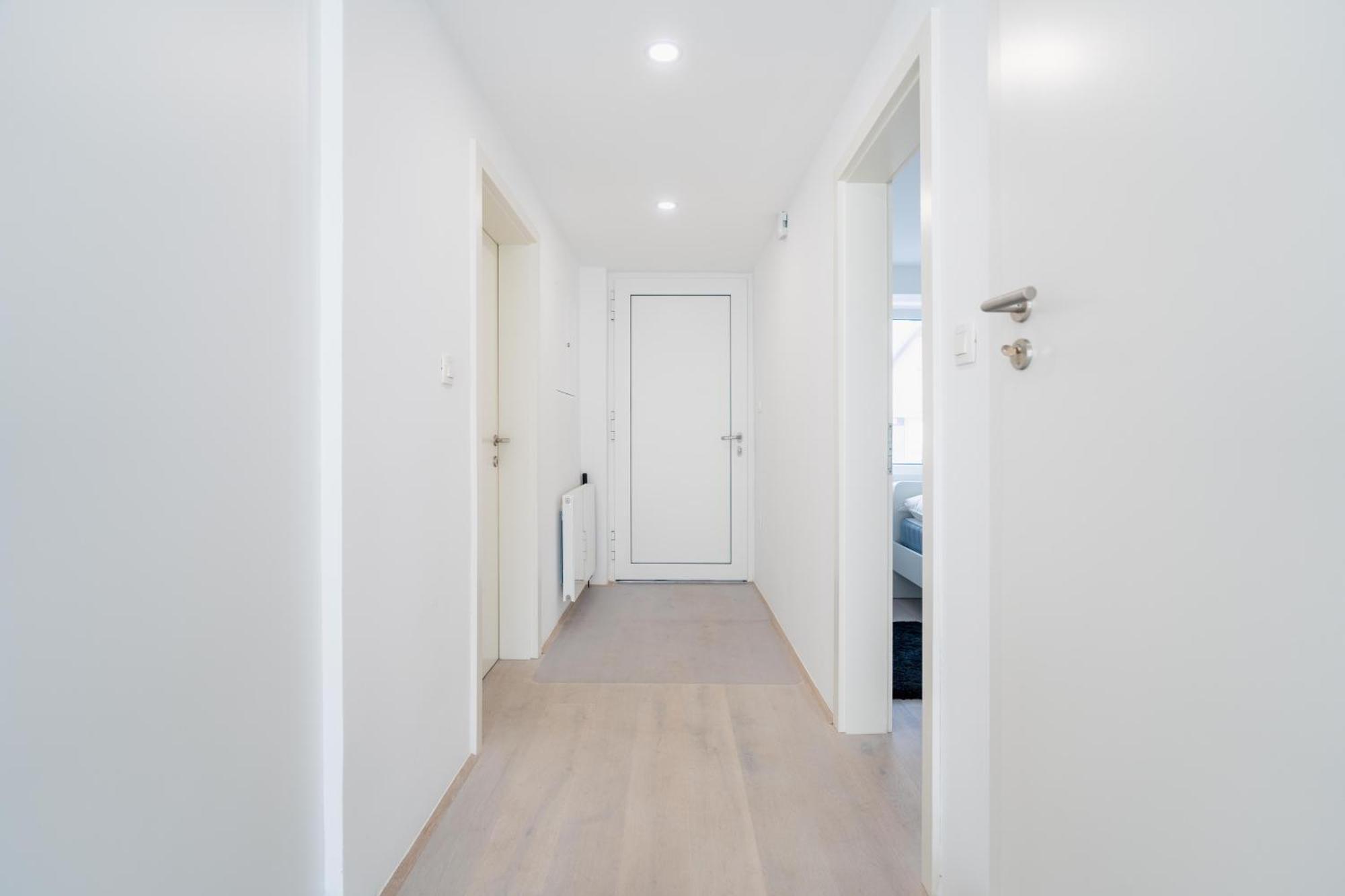 Black & White Apartments Rozna Dolina ลูบลิยานา ภายนอก รูปภาพ