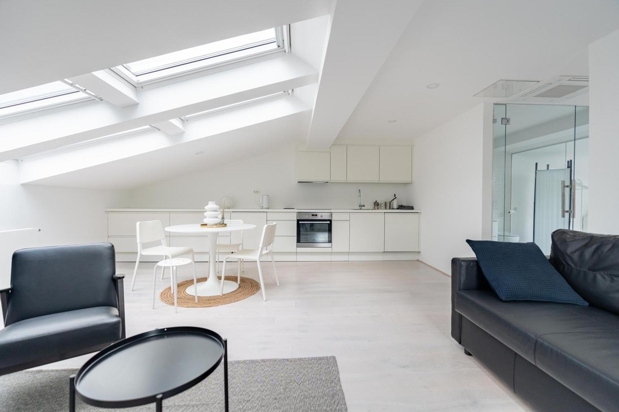 Black & White Apartments Rozna Dolina ลูบลิยานา ภายนอก รูปภาพ