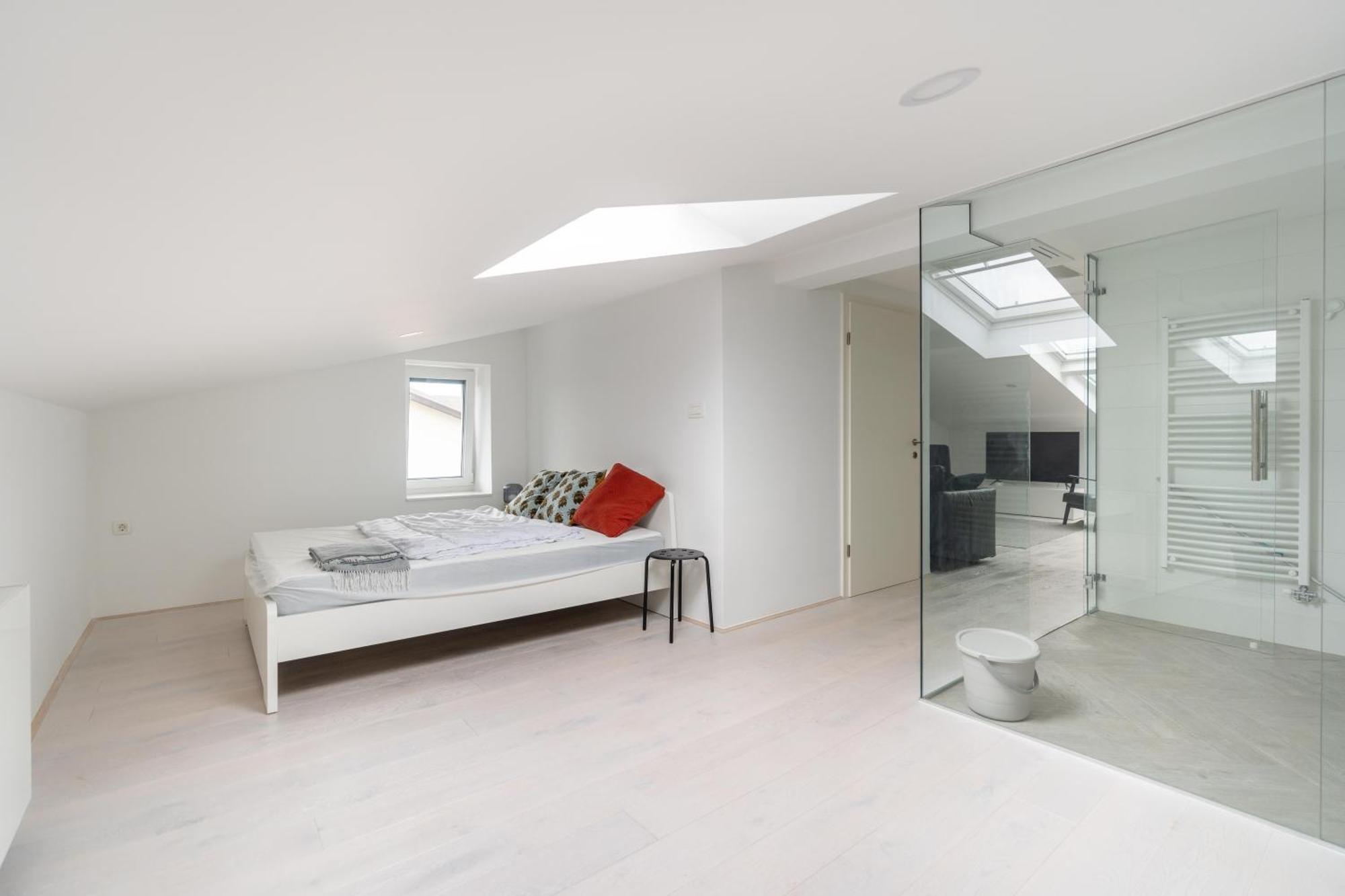 Black & White Apartments Rozna Dolina ลูบลิยานา ภายนอก รูปภาพ
