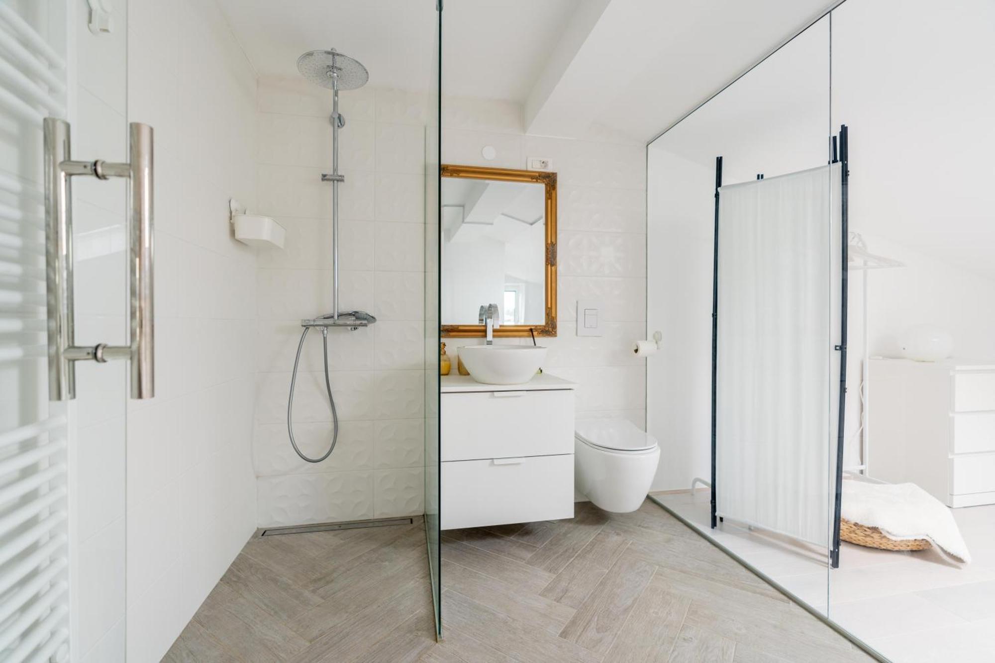 Black & White Apartments Rozna Dolina ลูบลิยานา ภายนอก รูปภาพ