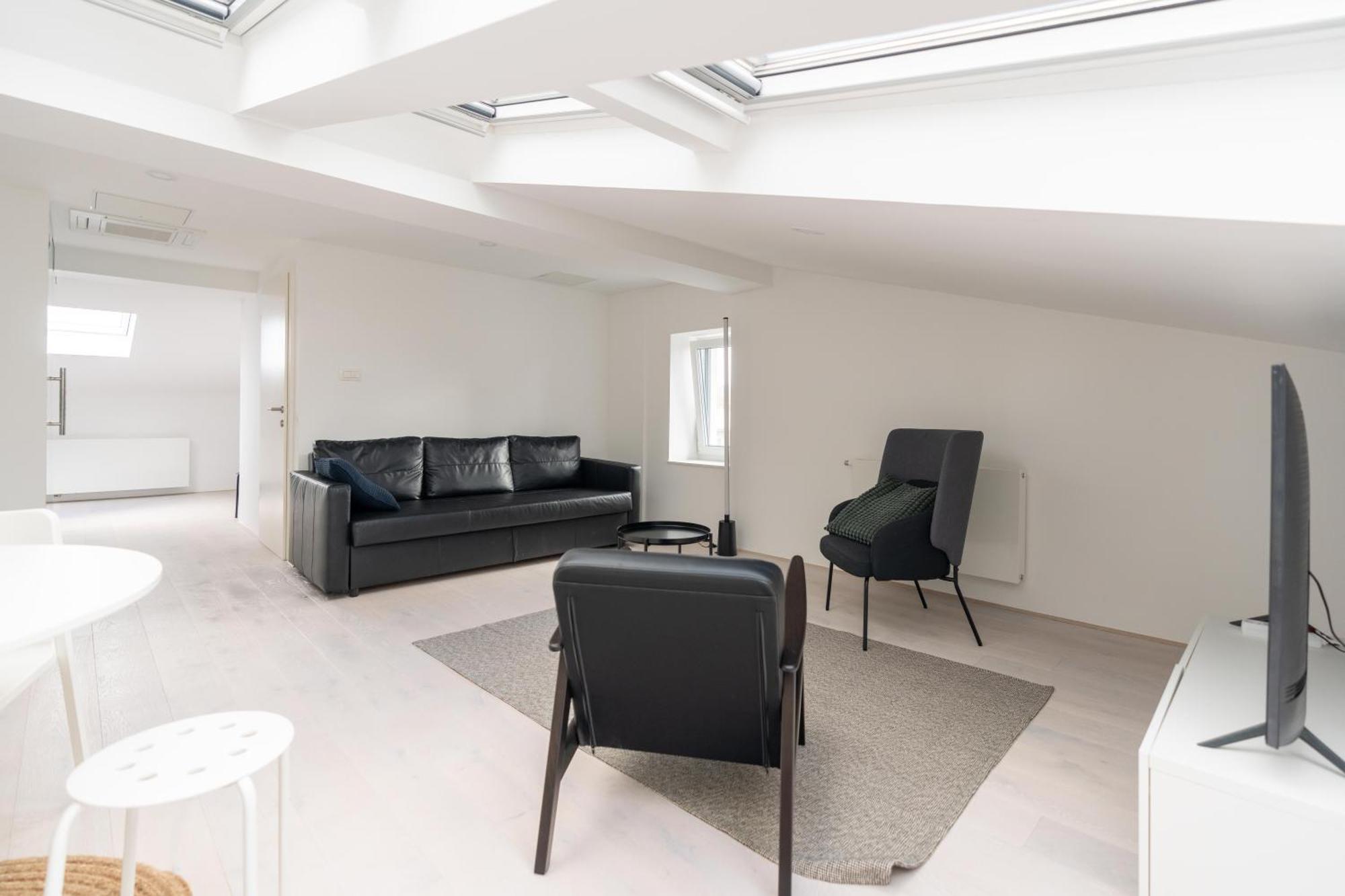 Black & White Apartments Rozna Dolina ลูบลิยานา ภายนอก รูปภาพ