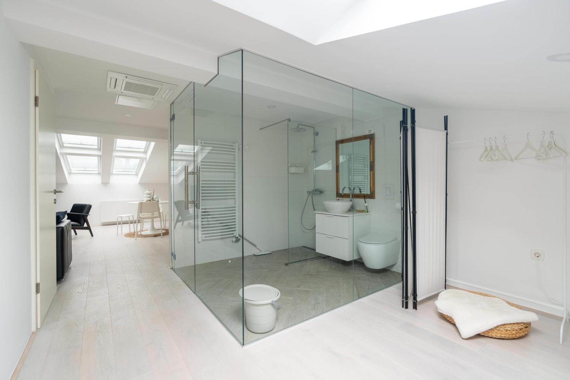Black & White Apartments Rozna Dolina ลูบลิยานา ภายนอก รูปภาพ