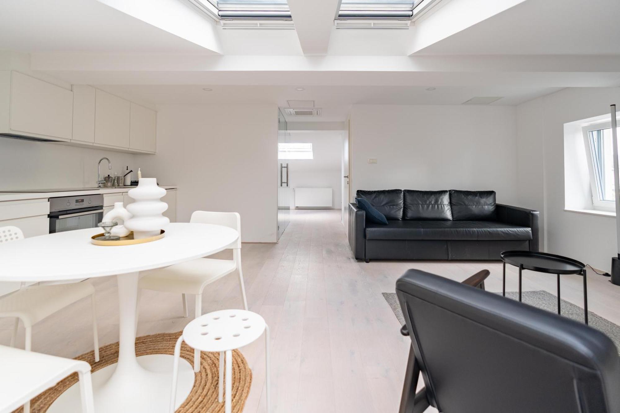 Black & White Apartments Rozna Dolina ลูบลิยานา ภายนอก รูปภาพ